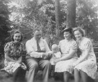 Richard und Elise Grahl, mit Tchtern Sigrid, Ingeburg und Gudrun